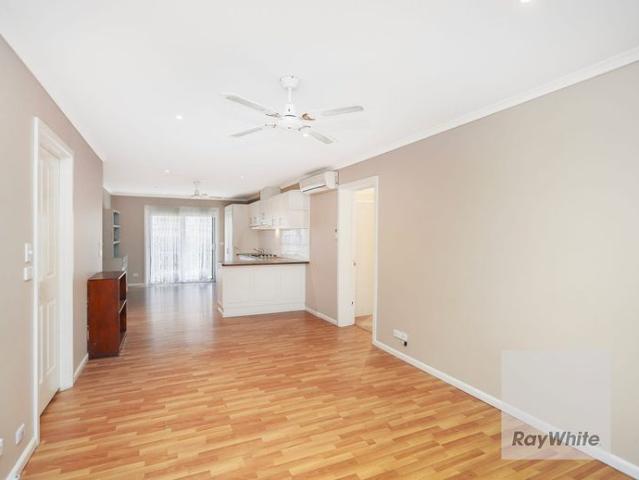 Large, 4 Bed, 2 Bath, 2 Lounge & 2 Kitchen Home!
