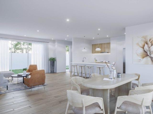 Large 4 Bed Townhome