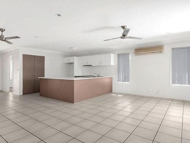 Large 4 bed Home! Big Backyard!