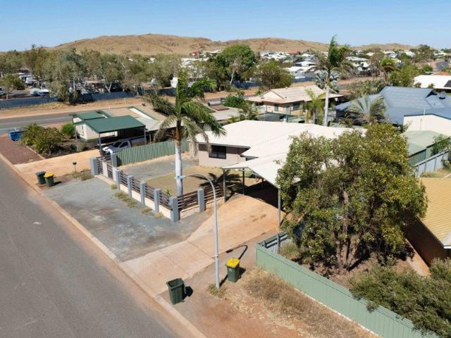 LARGE 4 BEDROOM 2 BATHROOM HOME WITH BELOW GROUND POOL