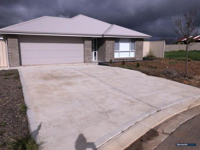 Large 4 Bedroom Family Home in Freeling