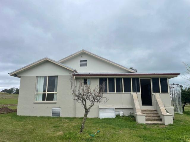Large 4 Bedroom Family Home with Rural Outlook