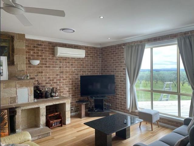 Large 4 Bedroom Family Home with Rural Outlook