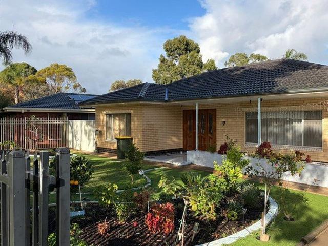 Large 4 Bedroom Family Home with Solar