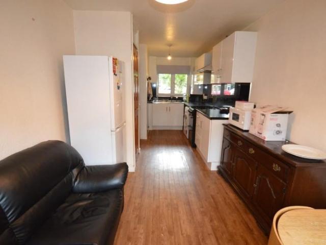 Large 4 Bedroom Flat with Garden Near Kings Cross