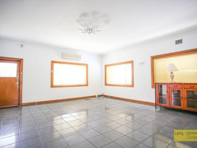 LARGE 4 bedroom house, Great Location