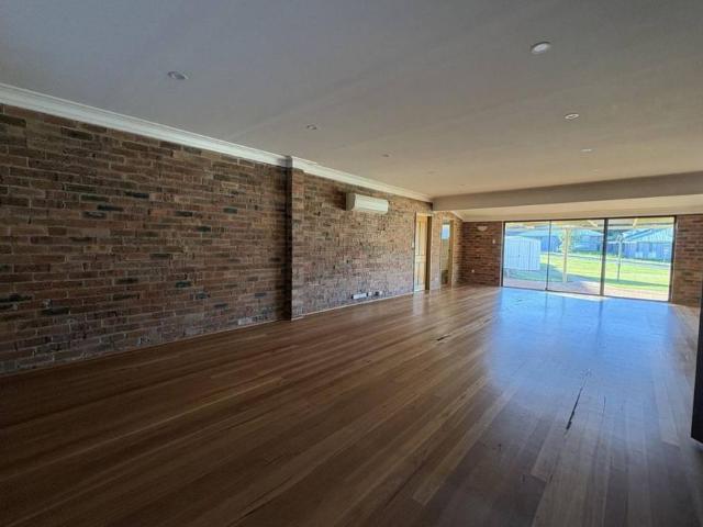 LARGE 4 BEDROOM HOME WITH POOL!