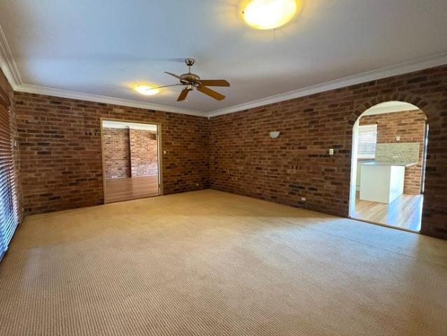 LARGE 4 BEDROOM HOME WITH POOL!