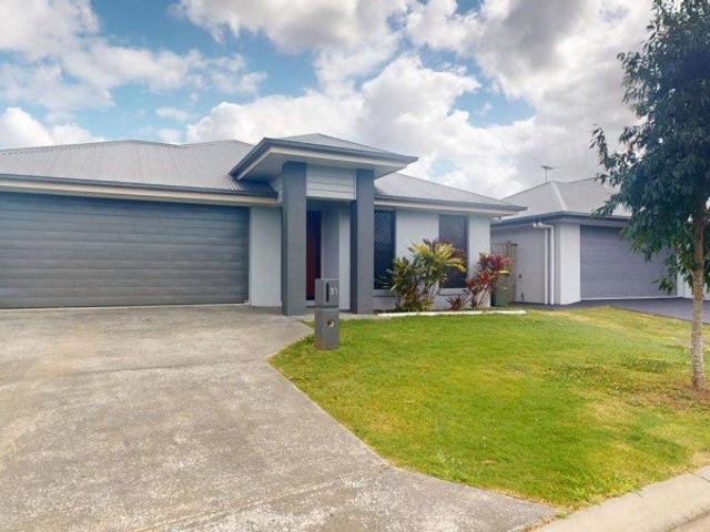 Large 4 bedroom home with Separate Media room in Central Springs