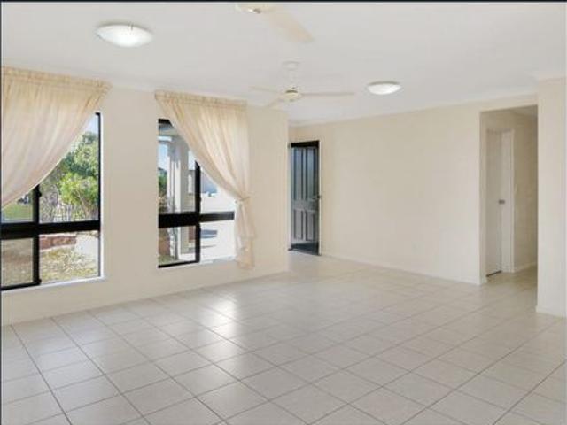 Large 4 Bedroom Home in Poplar Bushland Beach
