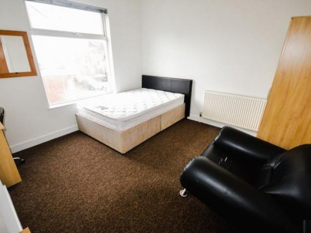 Large 4 Bedroom Property on Wilberforce Rd DMU LRI