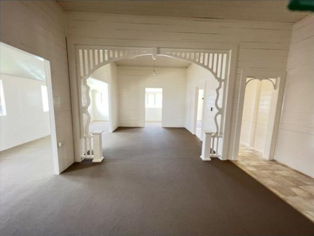 LARGE 4 BEDROOM QUEENSLANDER