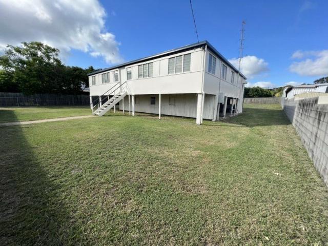 LARGE 4 BEDROOM QUEENSLANDER