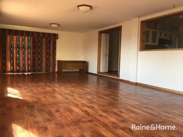 LARGE 4 BEDROOM WITH POOL