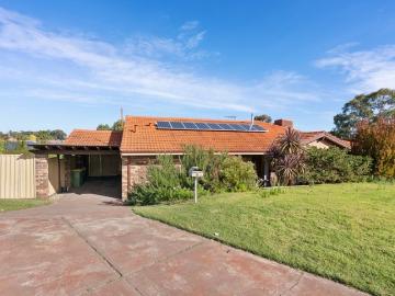 Large 4 x 2 Family Home with Muliple Living Areas
