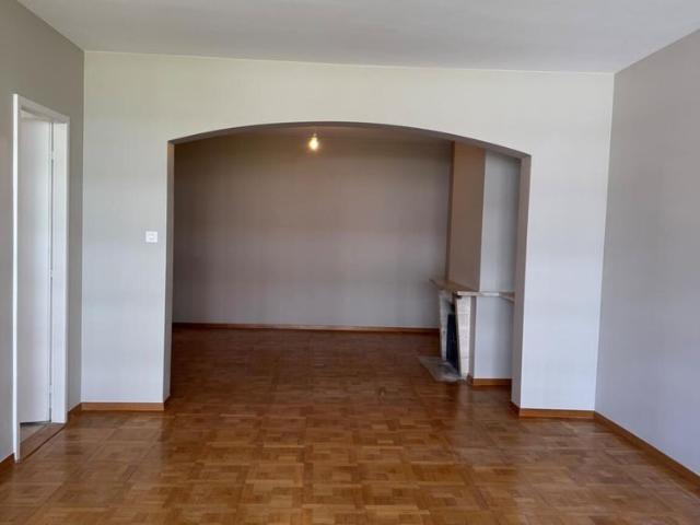 LARGE 4.5 ROOM APARTMENT IN A QUIET AREA IN FLORISSANT