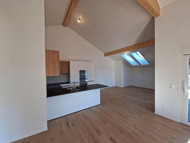 Large 4.5 room attic apartment near the train station