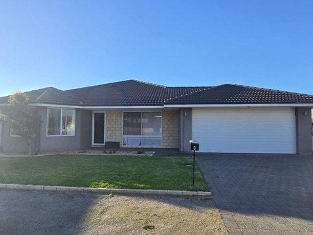 Large 4x2 Family Home across from Parks & Schools