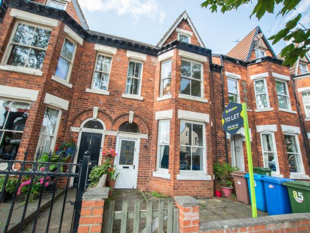 Large 5 bed family home within walking distance of Hornsea's beach front