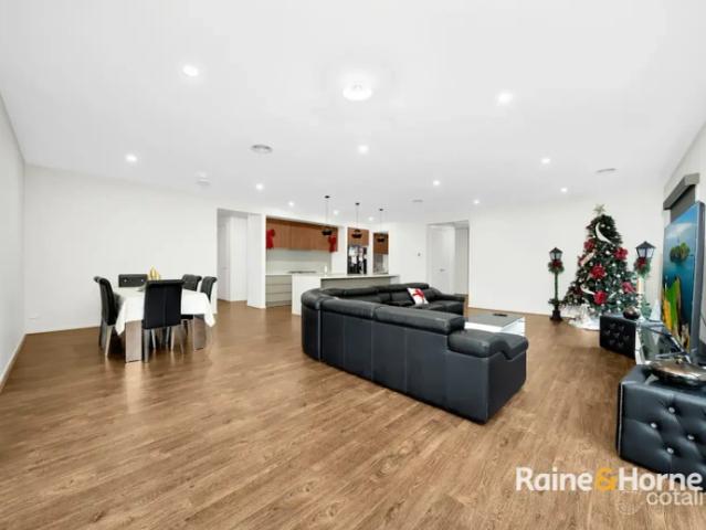 Large 5 Bedroom Home with Multiple Living Spaces