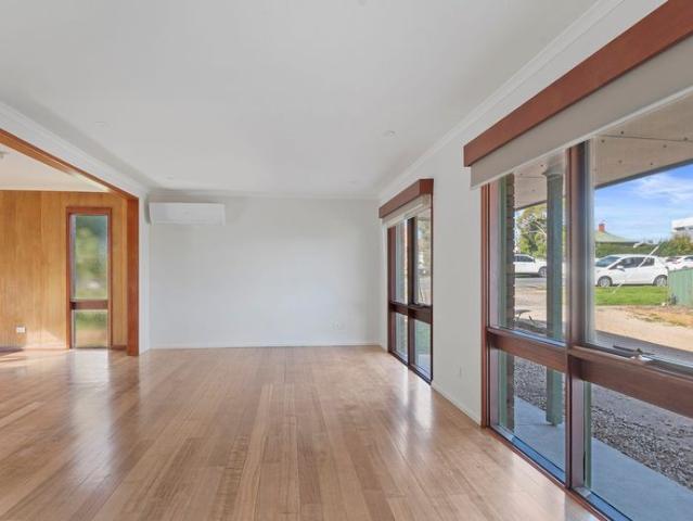 LARGE 5 BEDROOM HOME FOR LEASE