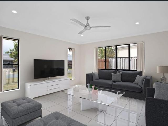 LARGE 5 BEDROOM HOME IN BLACKS BEACH