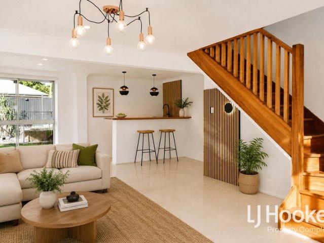 Large 5 Bedroom Residence Recently Renovated BIG Yard with Swimming Pool