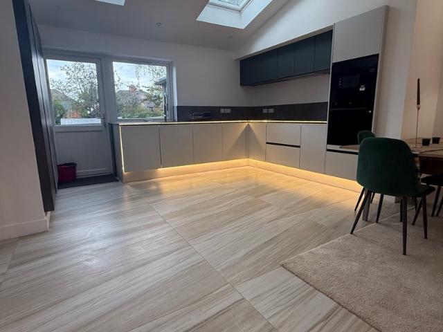 Large 5 bedroom Uni student property with ensuites