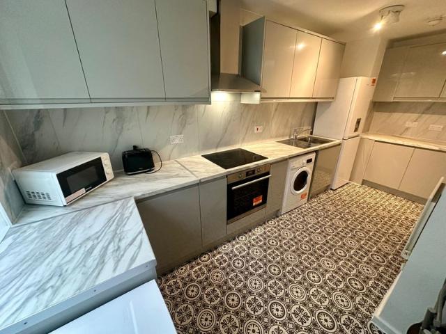Large 5 Double Bedroom 2 Bathroom Flat near Ucl