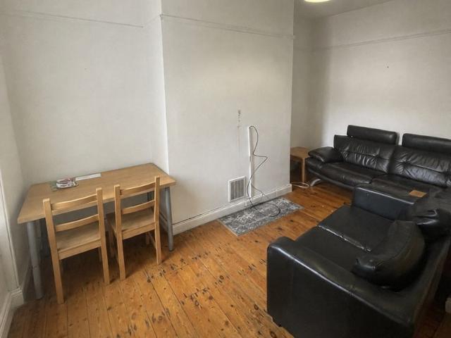 Large 6 Bed Student House in Heaton