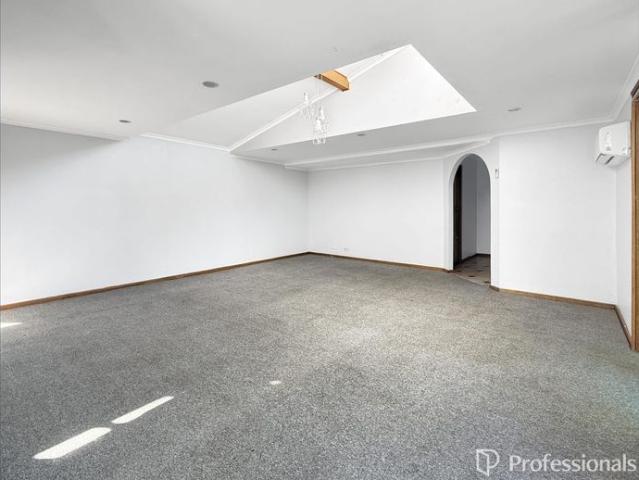 Large 6 Bedroom Family Home