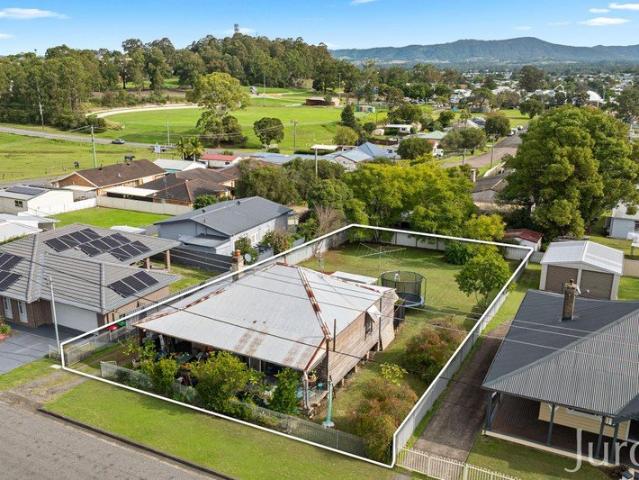 Large 809m² R3 Zoned Holding just 3 Minutes to the CBD!