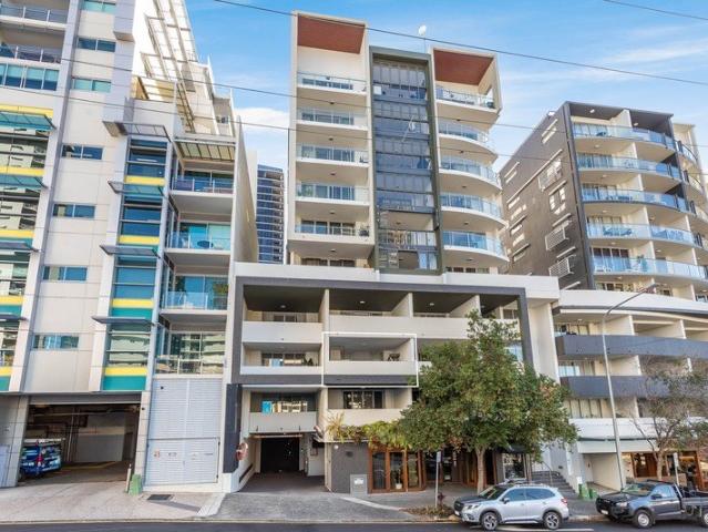 LARGE 85m2 ONE BEDROOM ARTISAN APARTMENTS ON MERIVALE