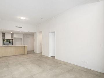 Large 90m2 Groundfloor 1 Bedroom Apartment Plus Multi Purpose Room & Car Park