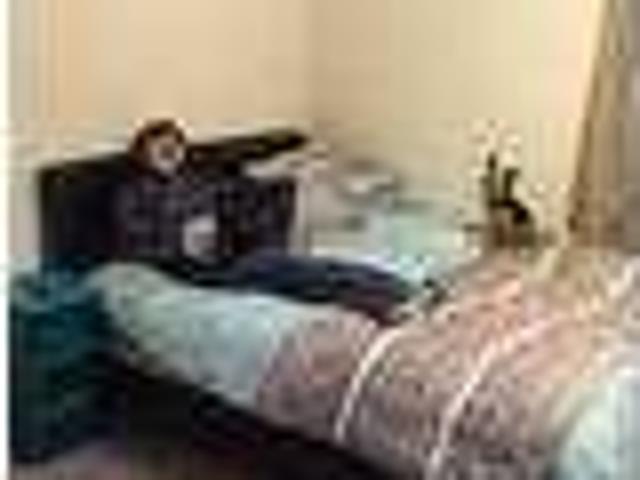 LARGE 14´ long 1 bedroom withDOUBLE CLOSETS. 1 BLOCK UNI & NEXT TO THE HILL