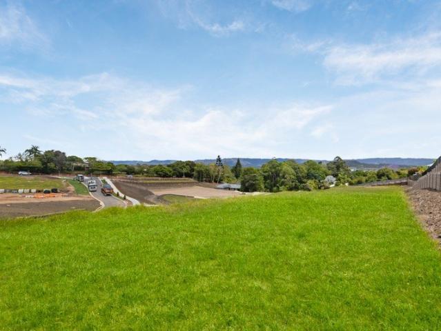 Large 1501m2 with views!