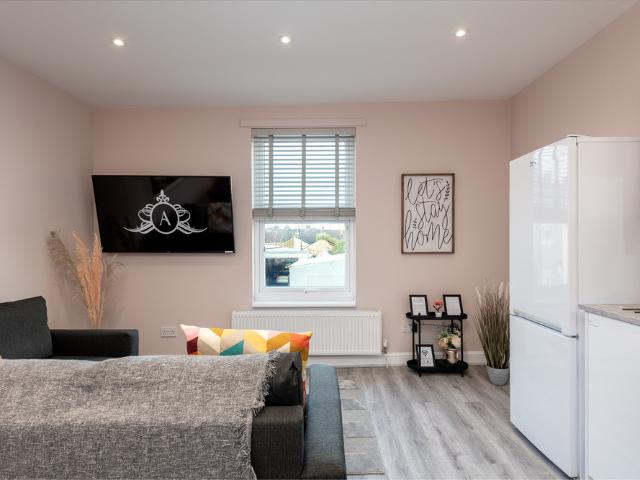 Large 1 Bed Apartment