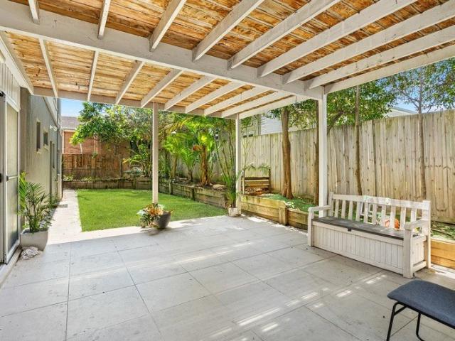LARGE 1 BEDROOM GRANNY FLAT UTILITIES INCLUDED!