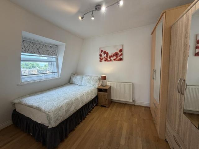 Large 1 Bedroom Flat in South Kensington SW7