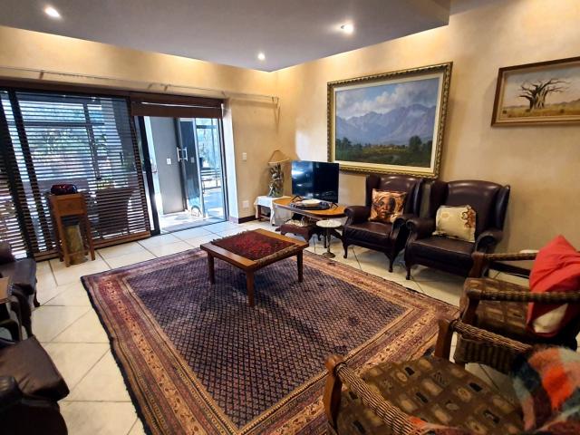 Large 1 Bedroom Flatlet with study in Mooikloof Equestrian Estate