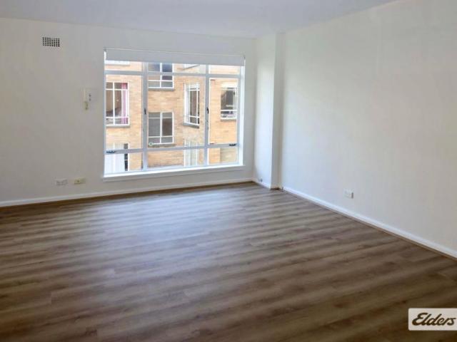 LARGE 1 BEDROOM IN PREMIER LOCATION