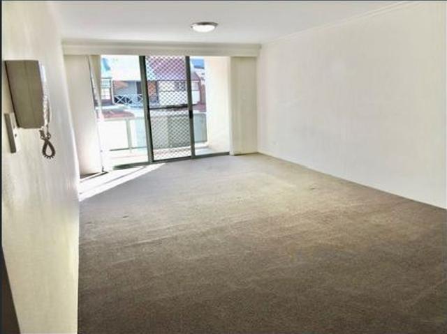 LARGE 1 Bedroom Studio Apartment 71sqm with Lockup Garage $750 per week. Available 14th July *Private inspection available