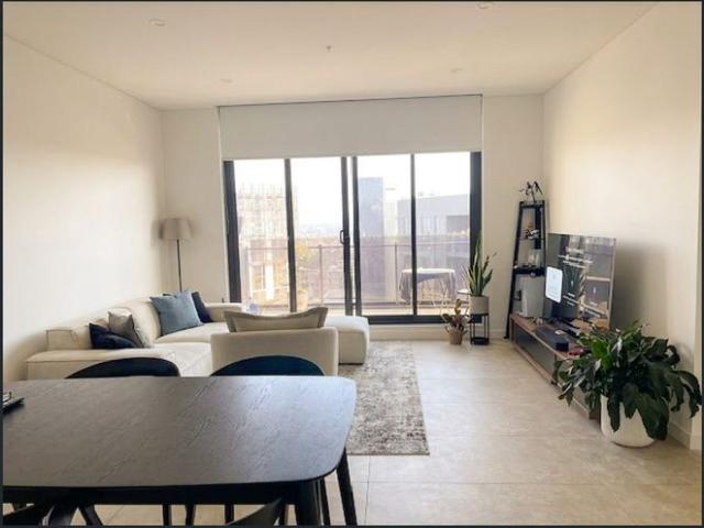 Large 1 Bedroom + Study Apartment Lease