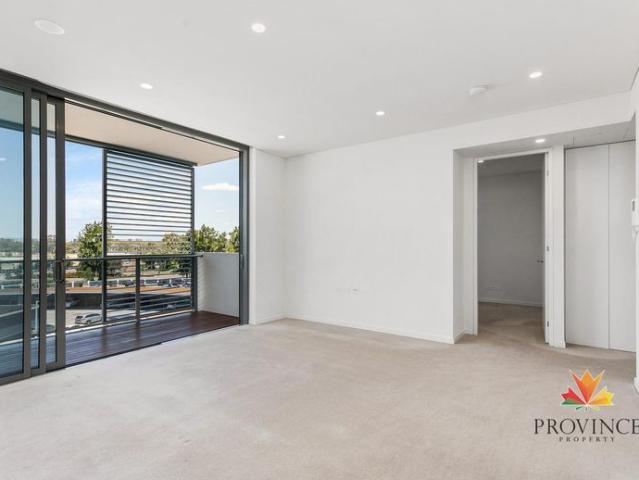 Large 1 Bedroom Unfurnished Apartment at QII
