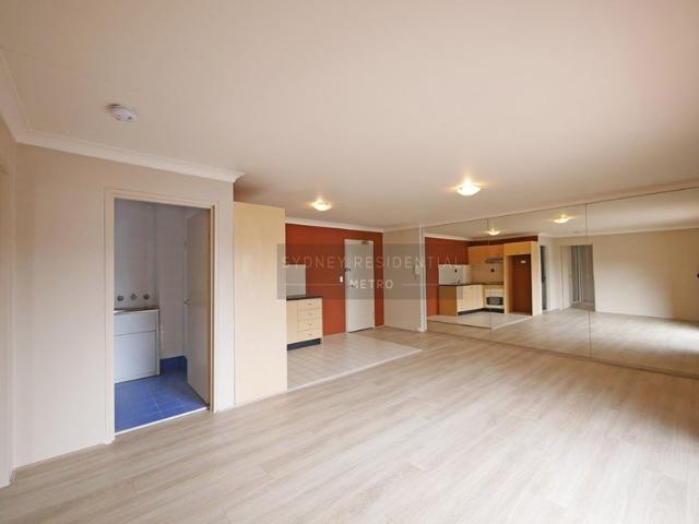 Large 1 Bedroom Unit with floorboard