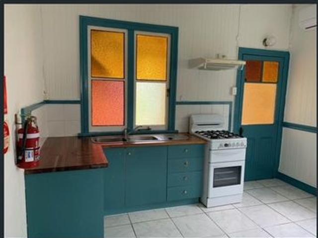 LARGE 1 BEDROOM UNIT + STUDY with AIRCON
