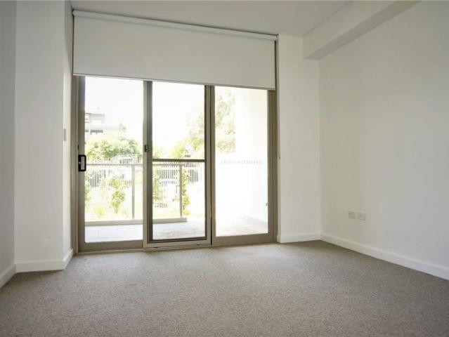 Large 1 BR Courtyard Apartment in A CONVENIENT Location !