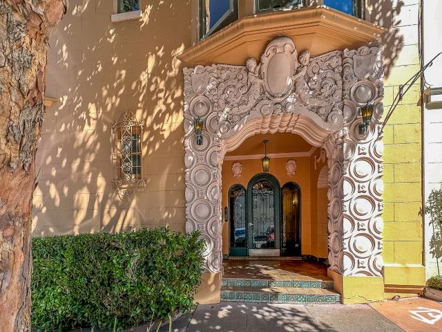 Large 1 BR with Private Deck and World Class Bay VIEWS No Pets allowed