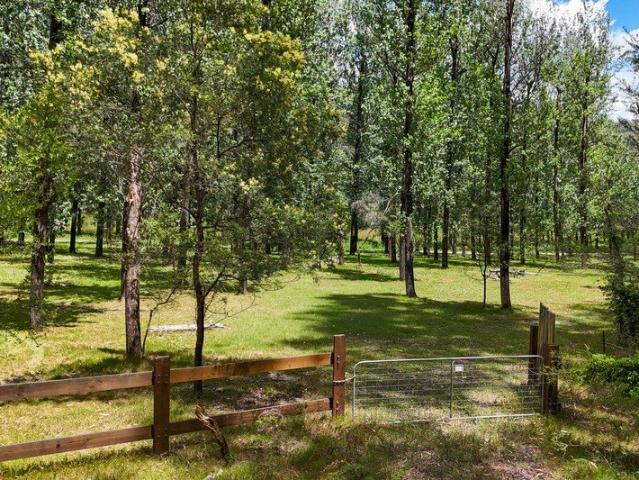 Large 22.86 Hectare Parcel of Australian Mountain Bushland Price Guide: $420,000 to $450,000