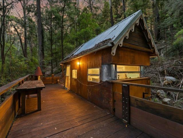 Large 22.86 Hectare Parcel of Australian Mountain Bushland Price Guide: $420,000 to $450,000